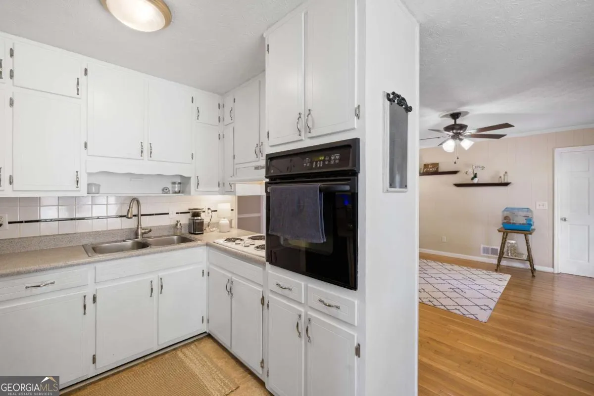 2577 Glen Circle