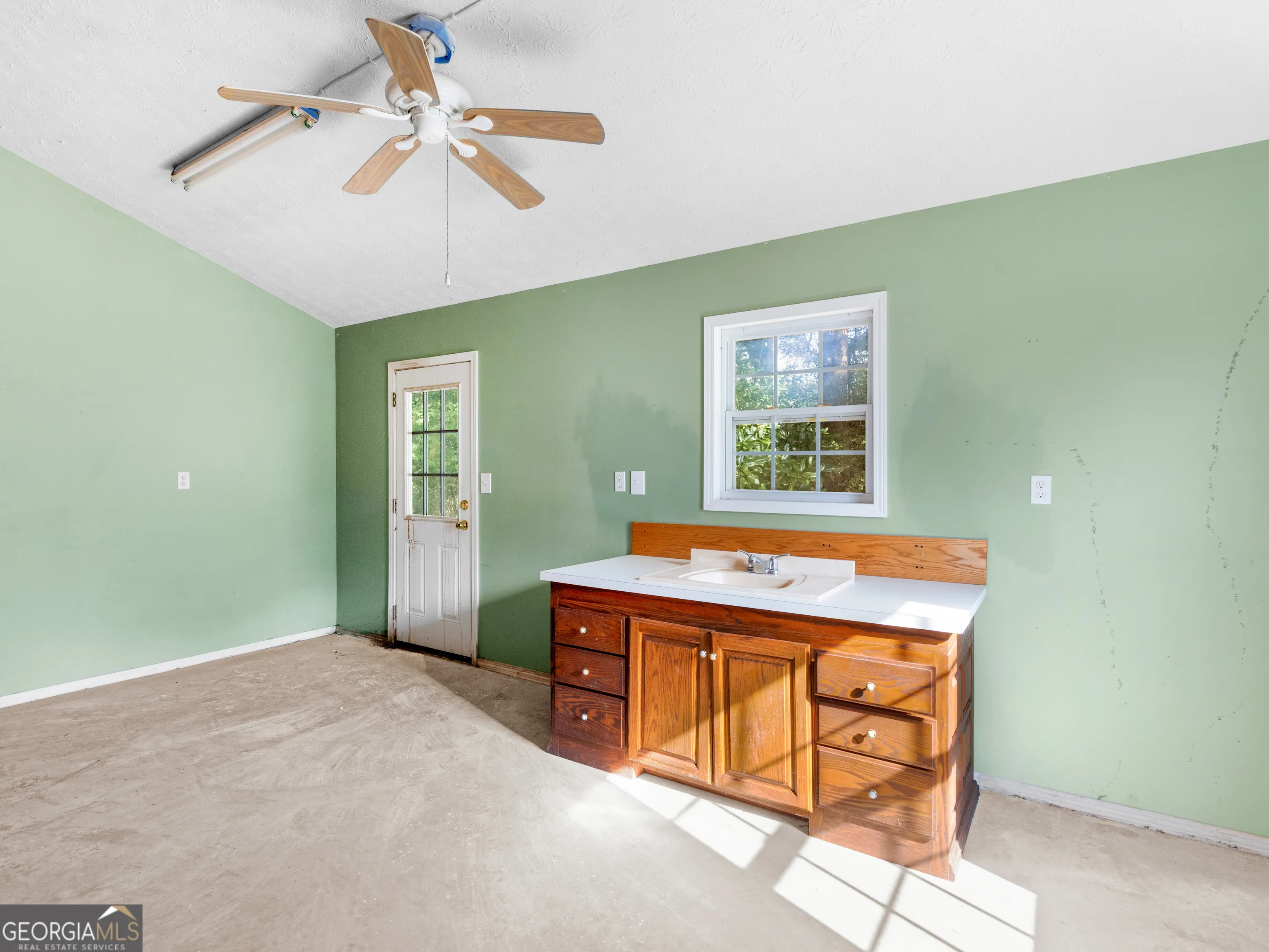 813 Vineyard Road