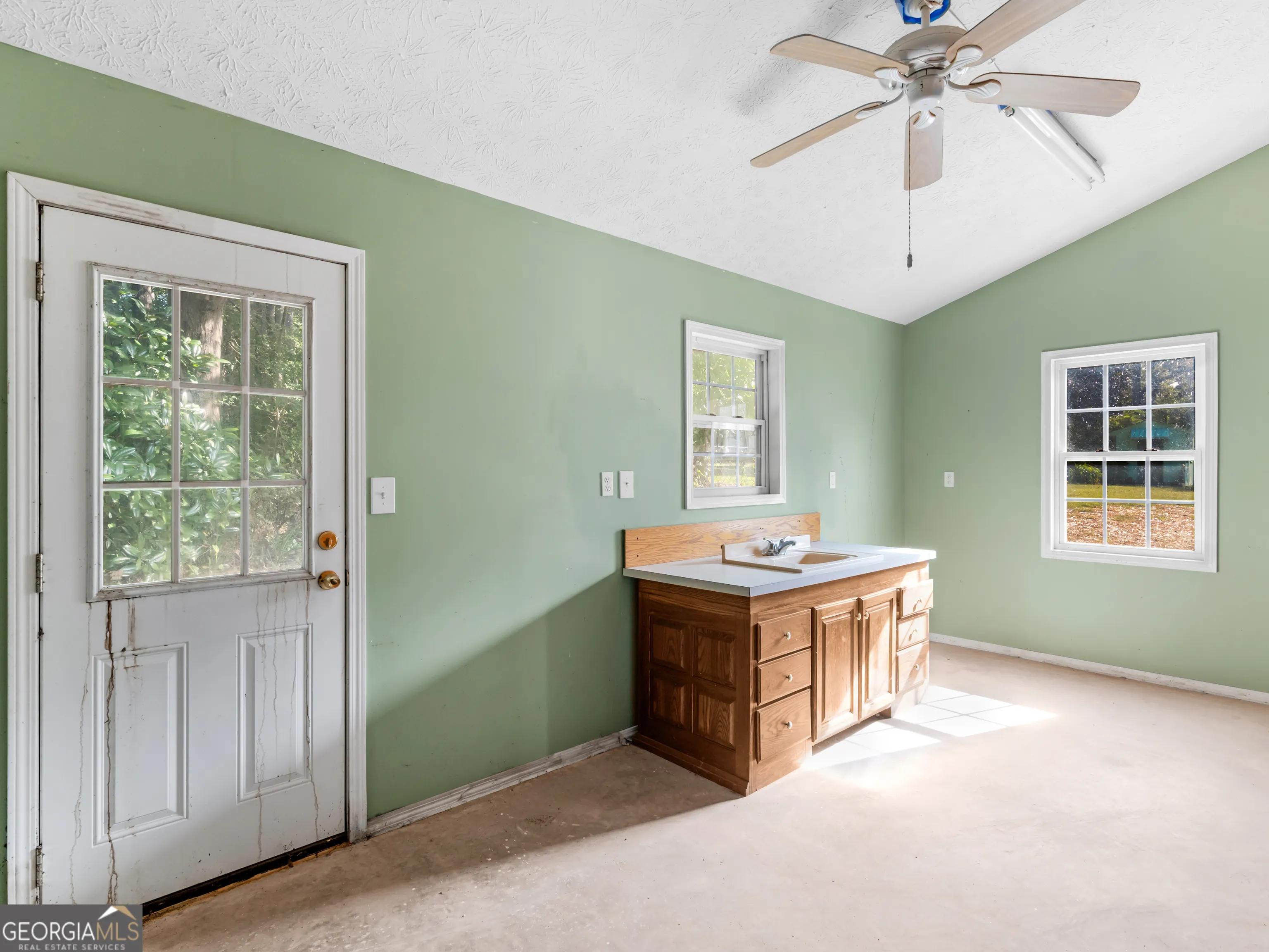 813 Vineyard Road
