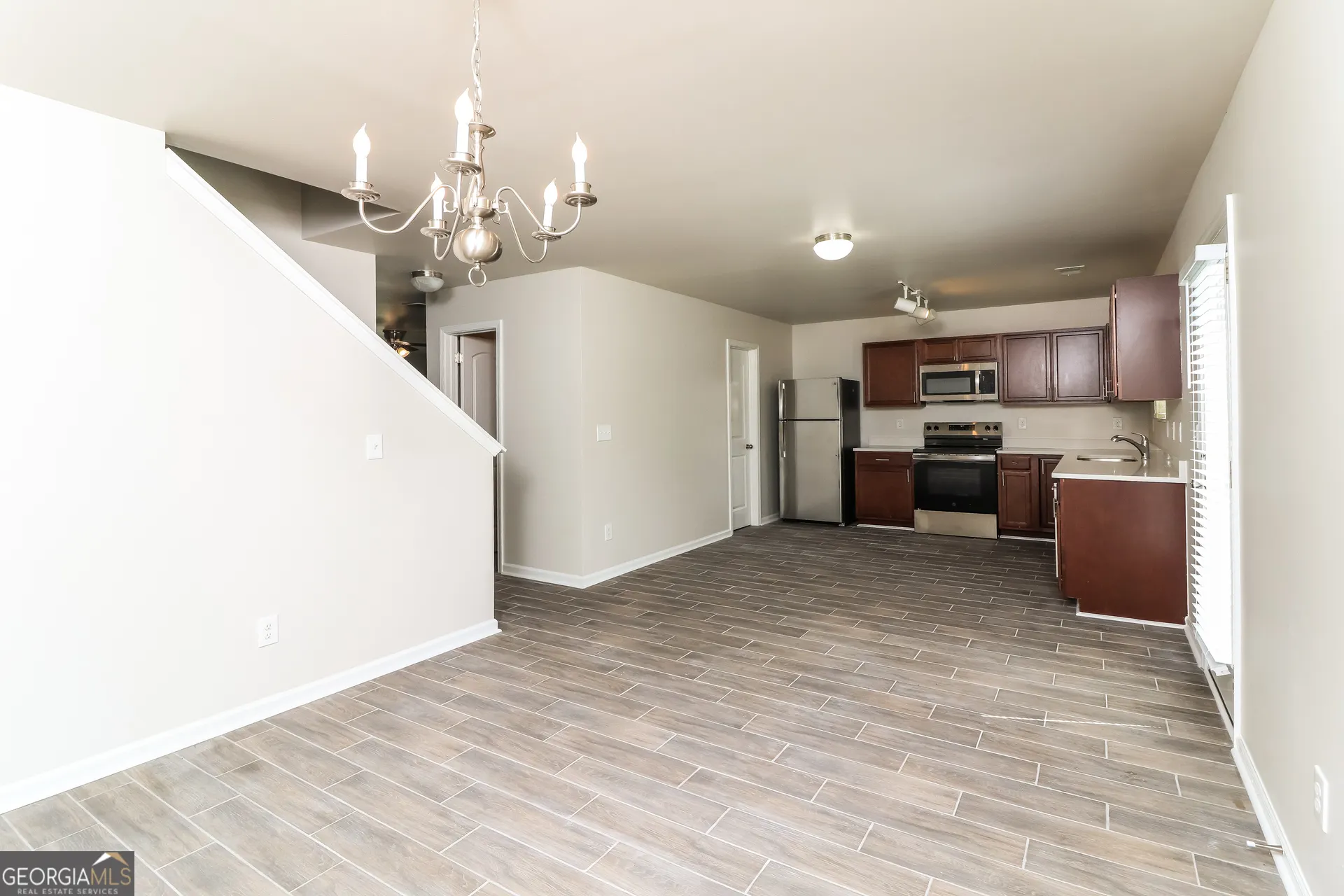 404 Scenic View Court