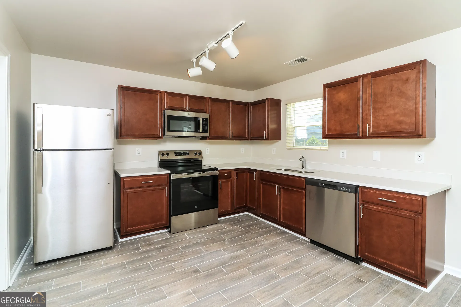 404 Scenic View Court