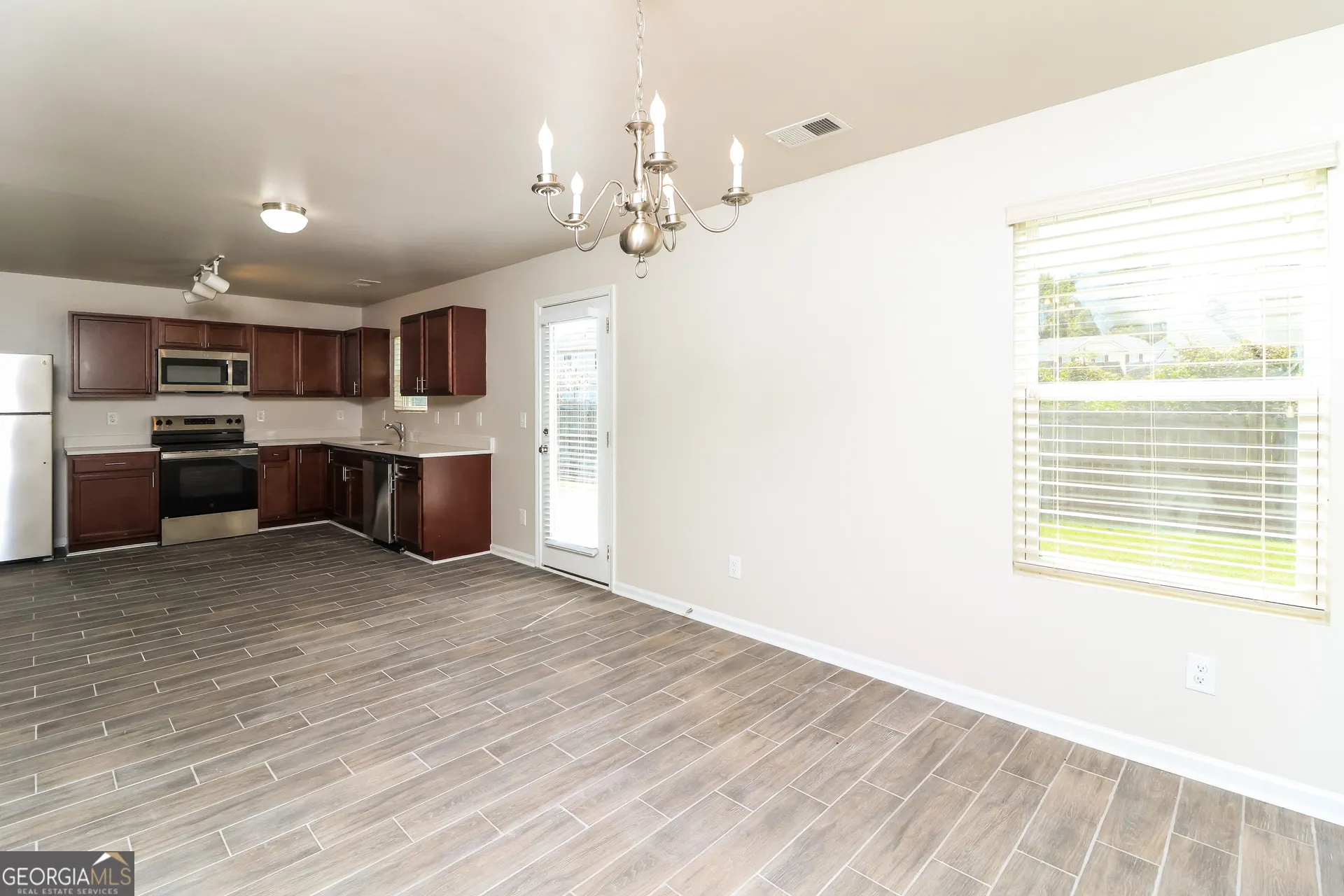 404 Scenic View Court