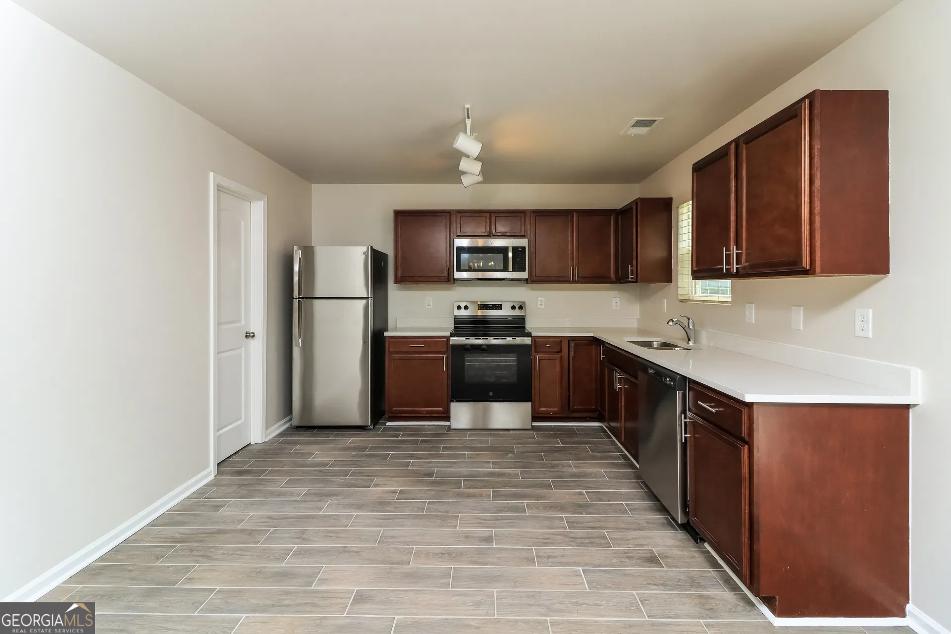 404 Scenic View Court