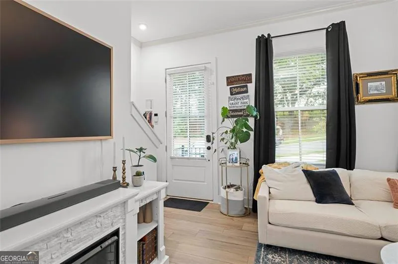 1328 Breezy SE