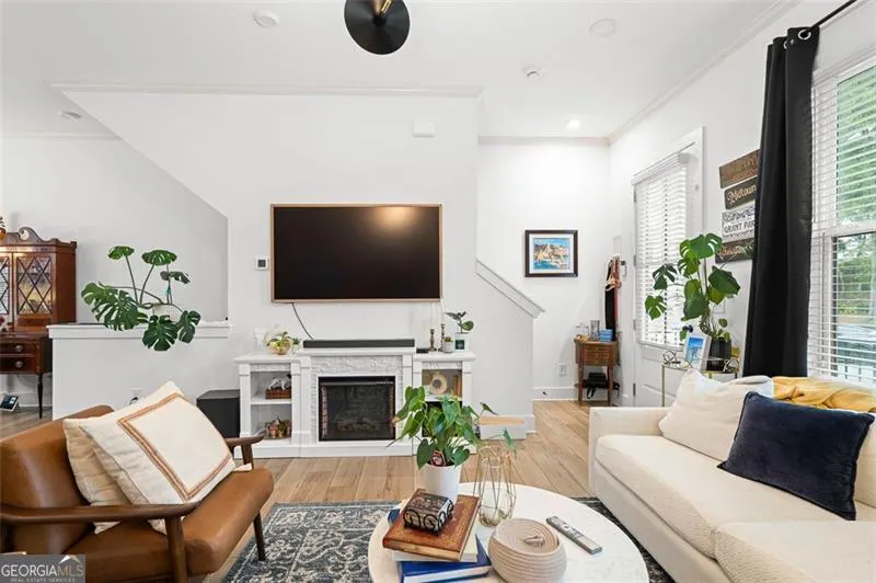 1328 Breezy SE