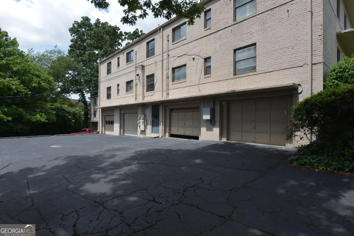 2 282 Ardmore Circle NW, #2