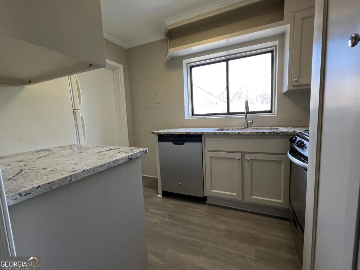 2 282 Ardmore Circle NW, #2