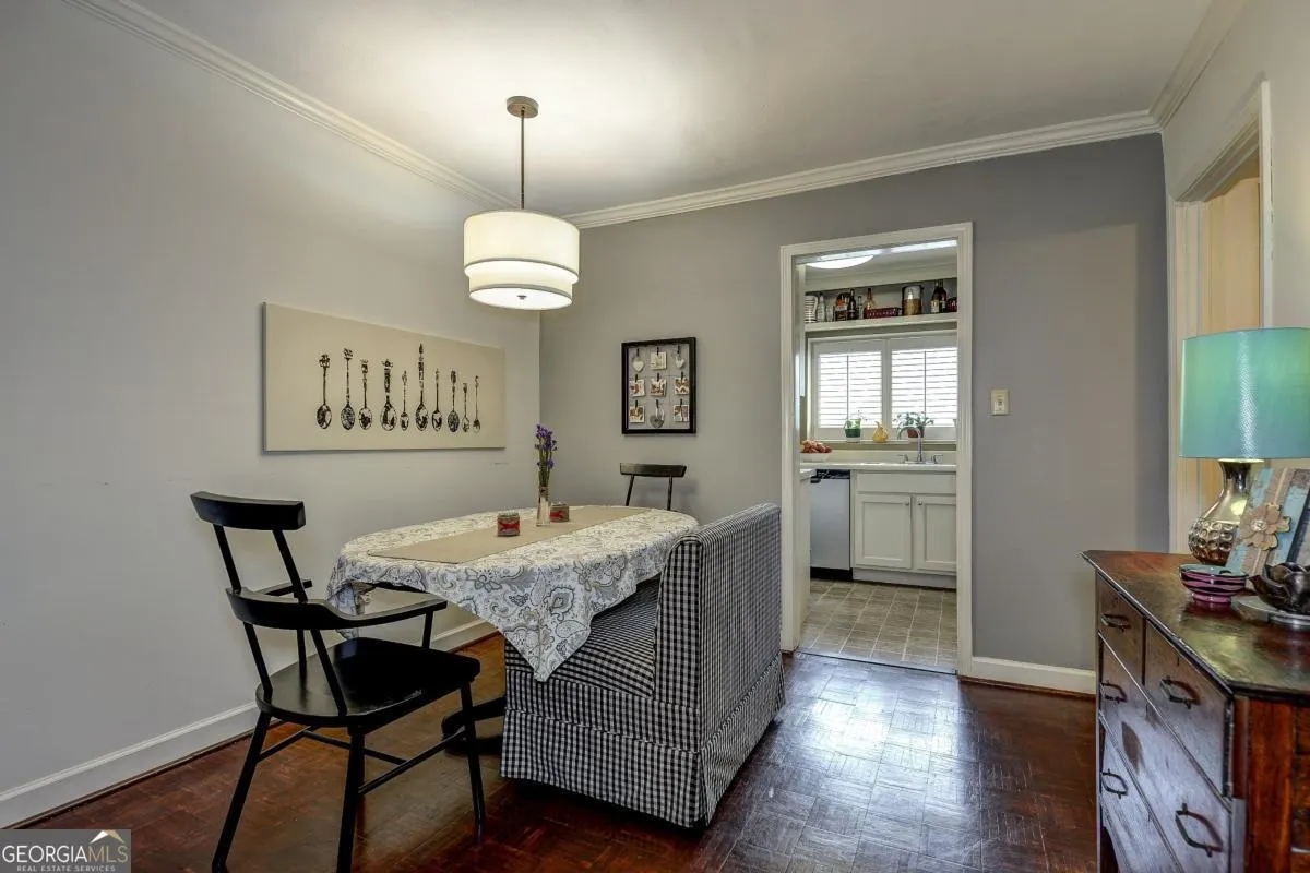 2 282 Ardmore Circle NW, #2
