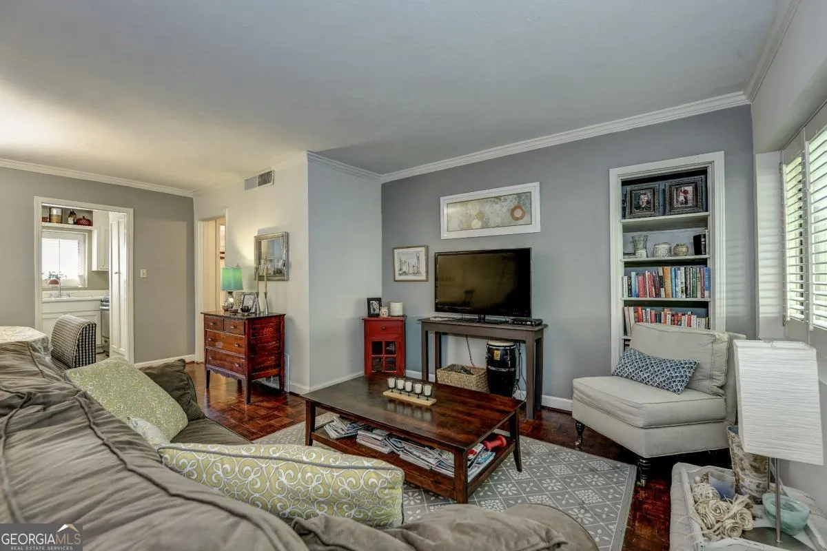 2 282 Ardmore Circle NW, #2