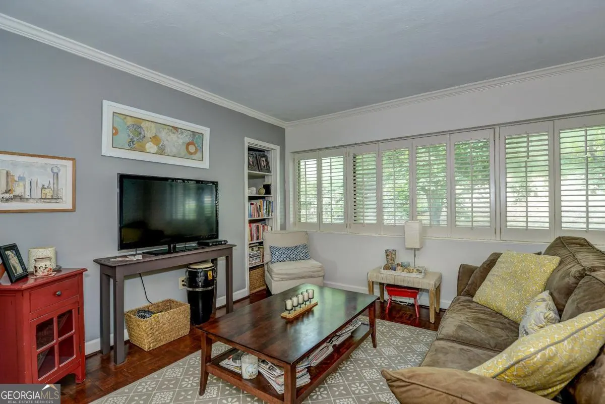 2 282 Ardmore Circle NW, #2