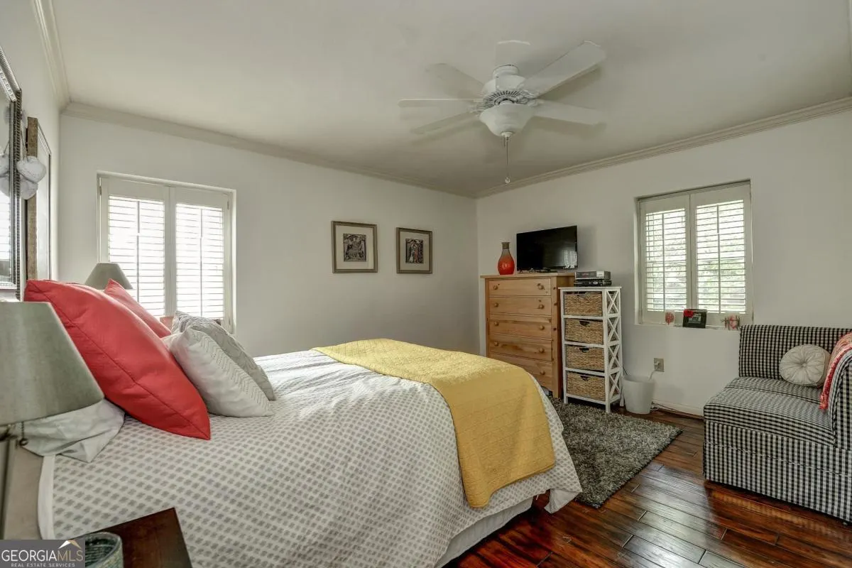 2 282 Ardmore Circle NW, #2