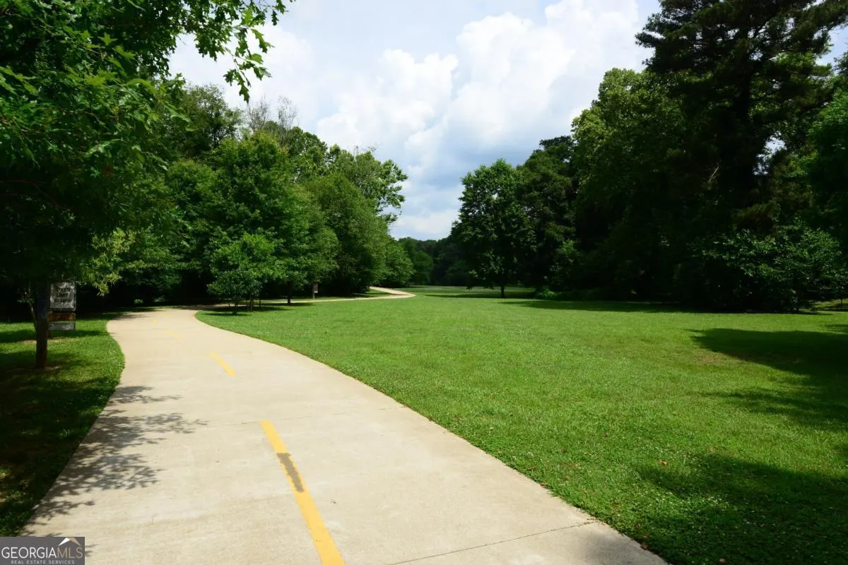 2 282 Ardmore Circle NW, #2