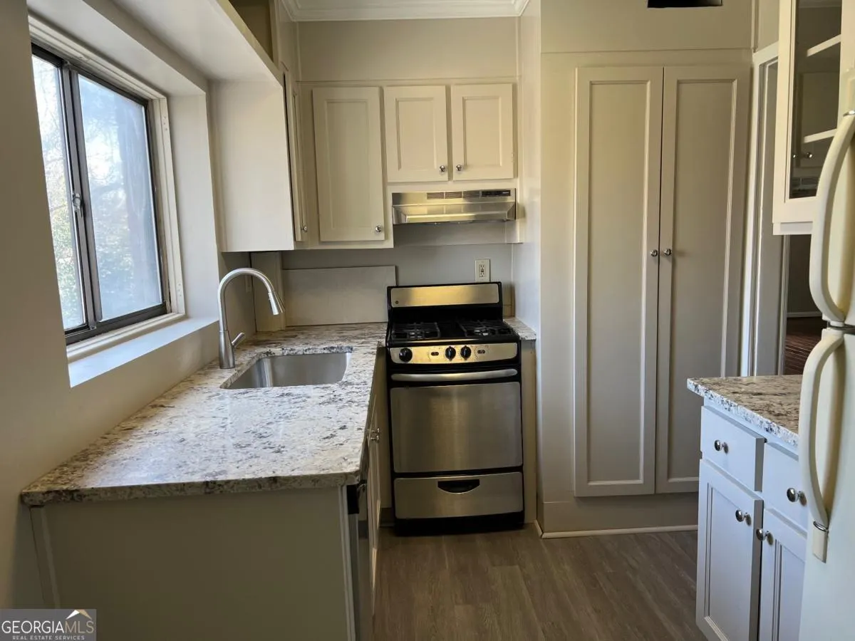 2 282 Ardmore Circle NW, #2