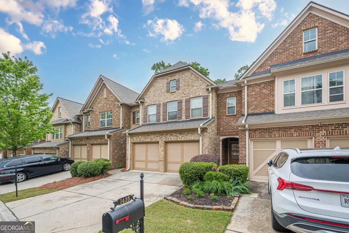 1425 Faircrest Lane