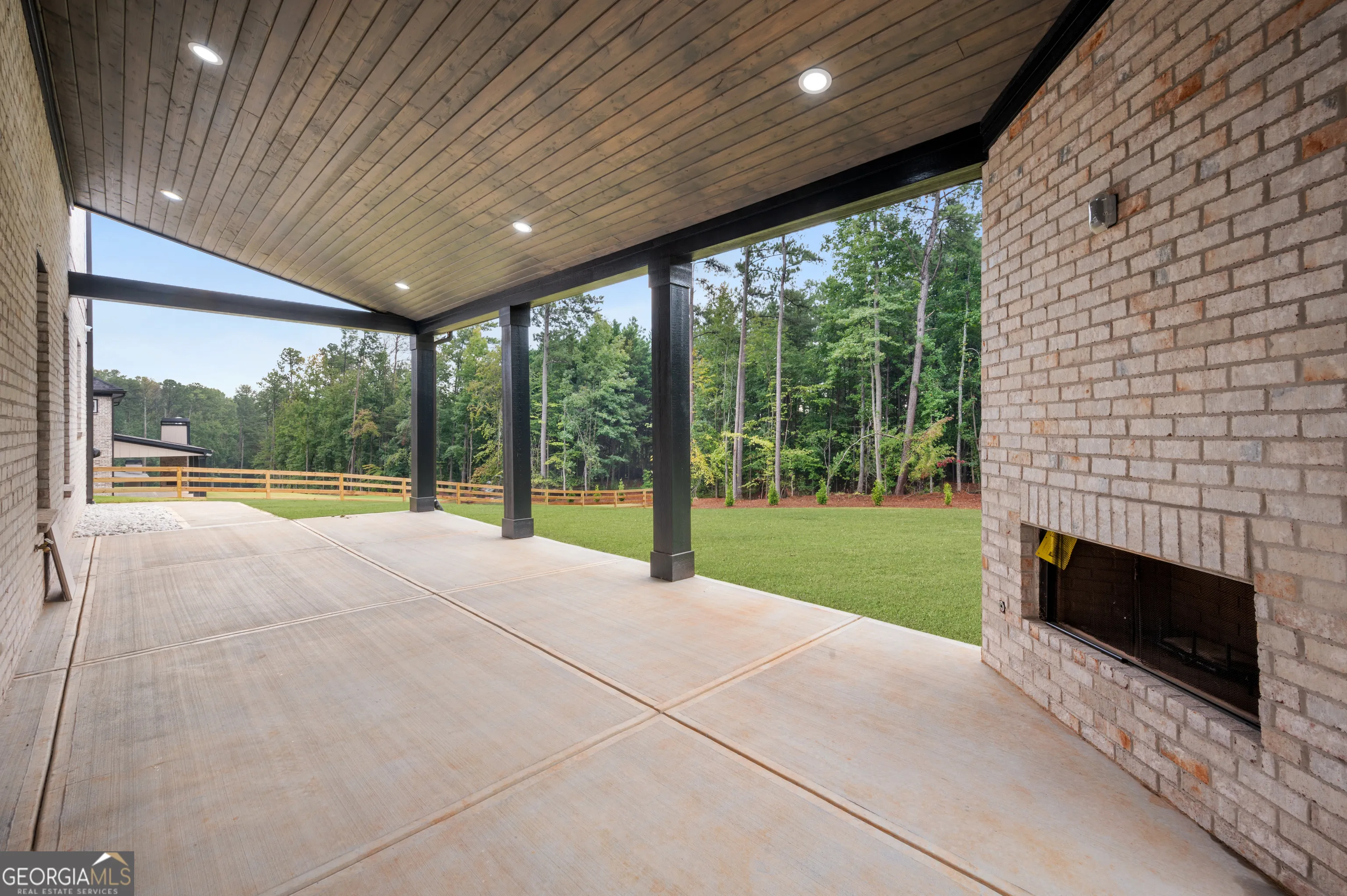 2101 E Maddox Road