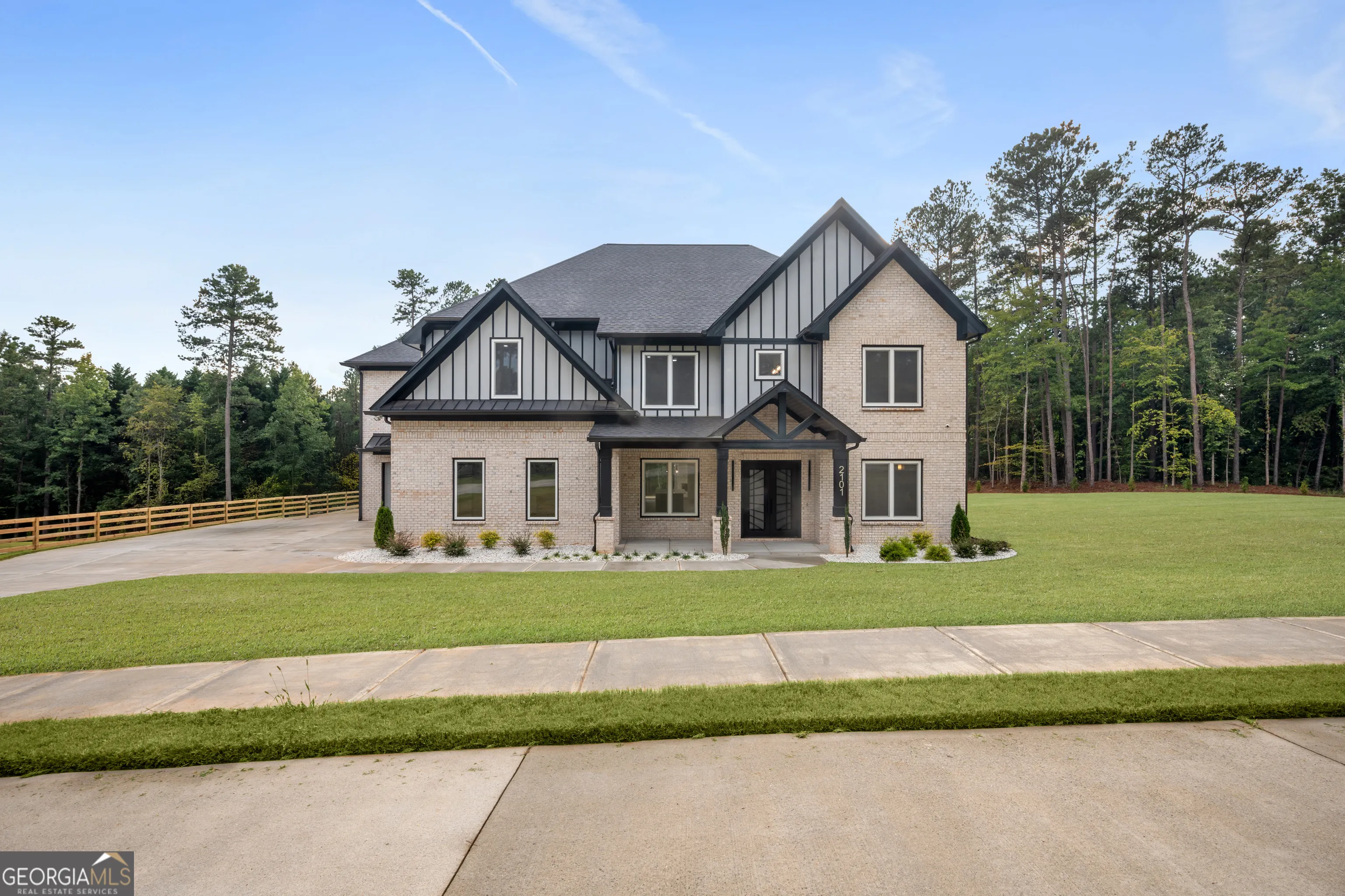 2101 E Maddox Road