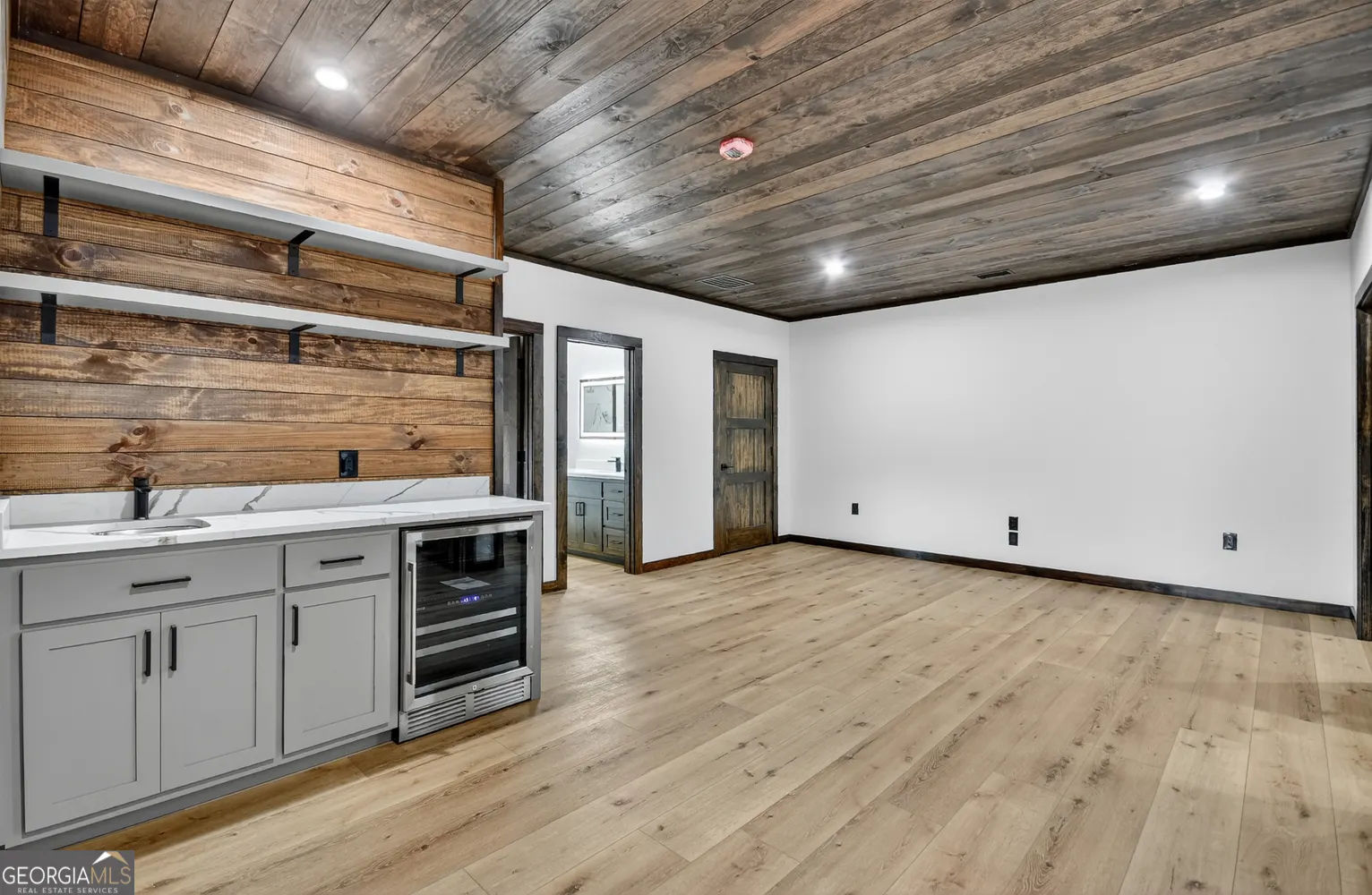 123 Ridgeline Drive