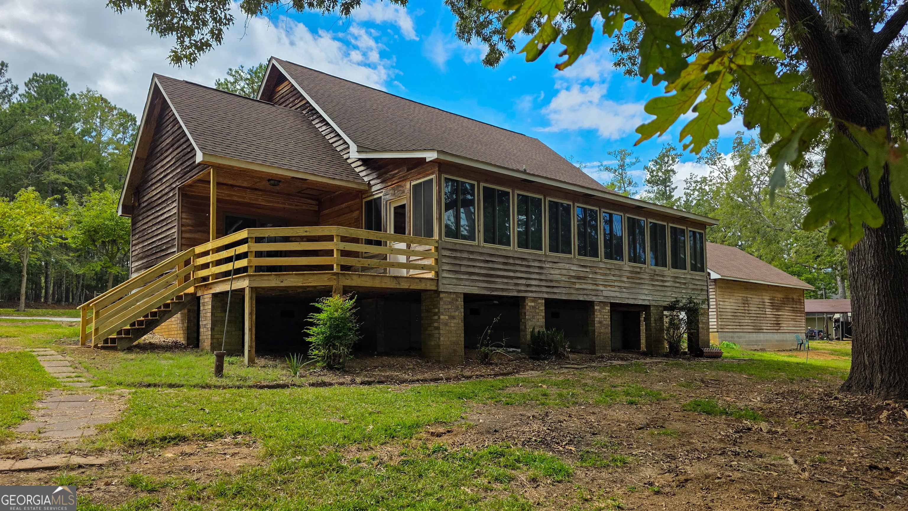 1179 Lakeside Drive