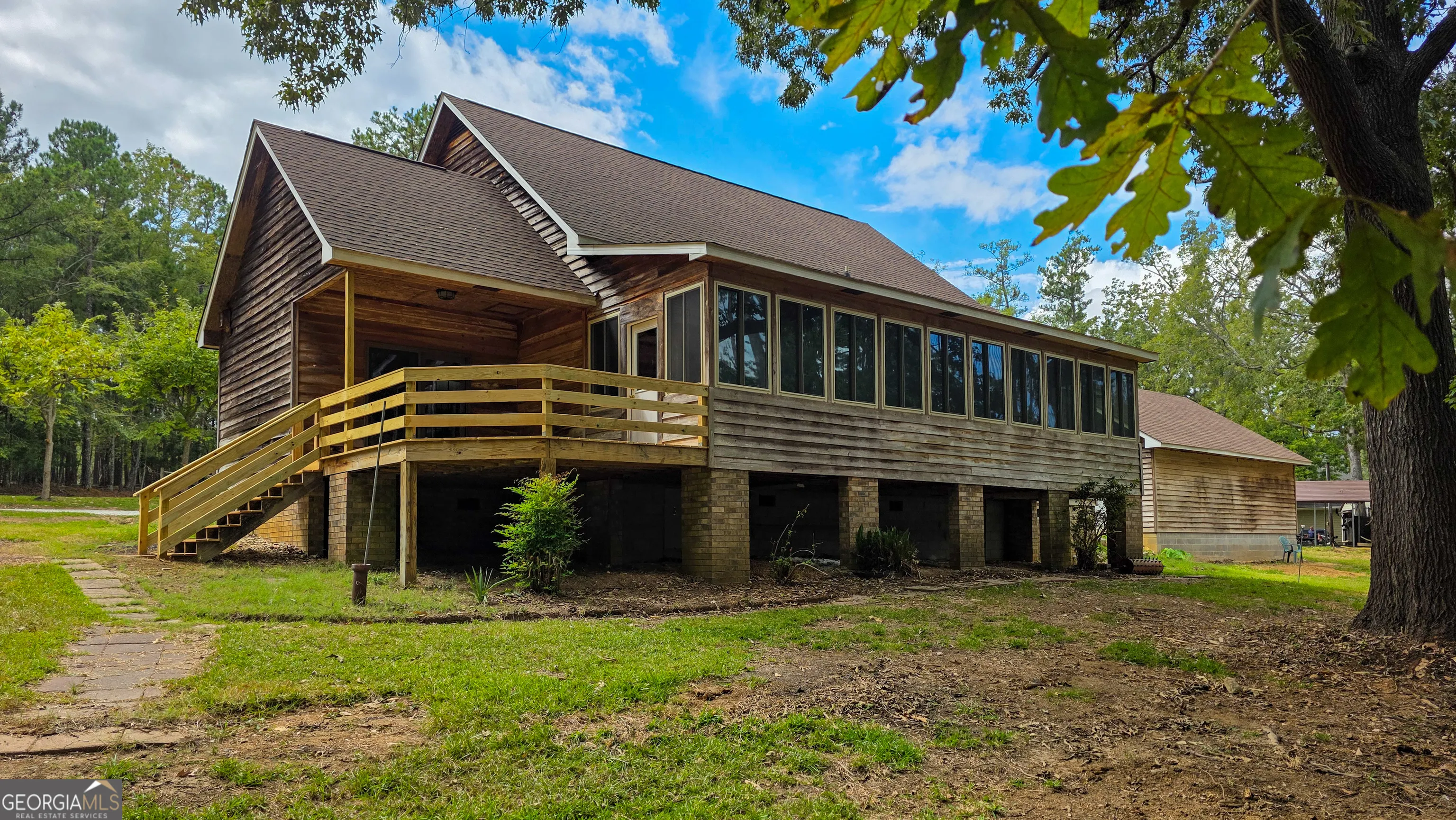 1179 Lakeside Drive