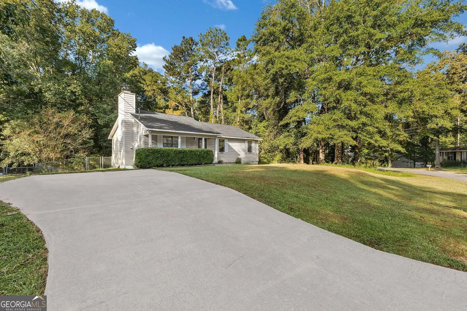 565 Lacebark Drive