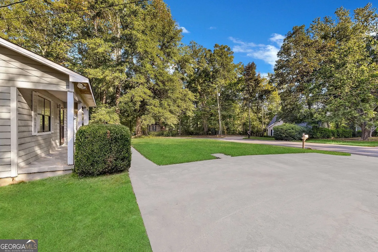 565 Lacebark Drive