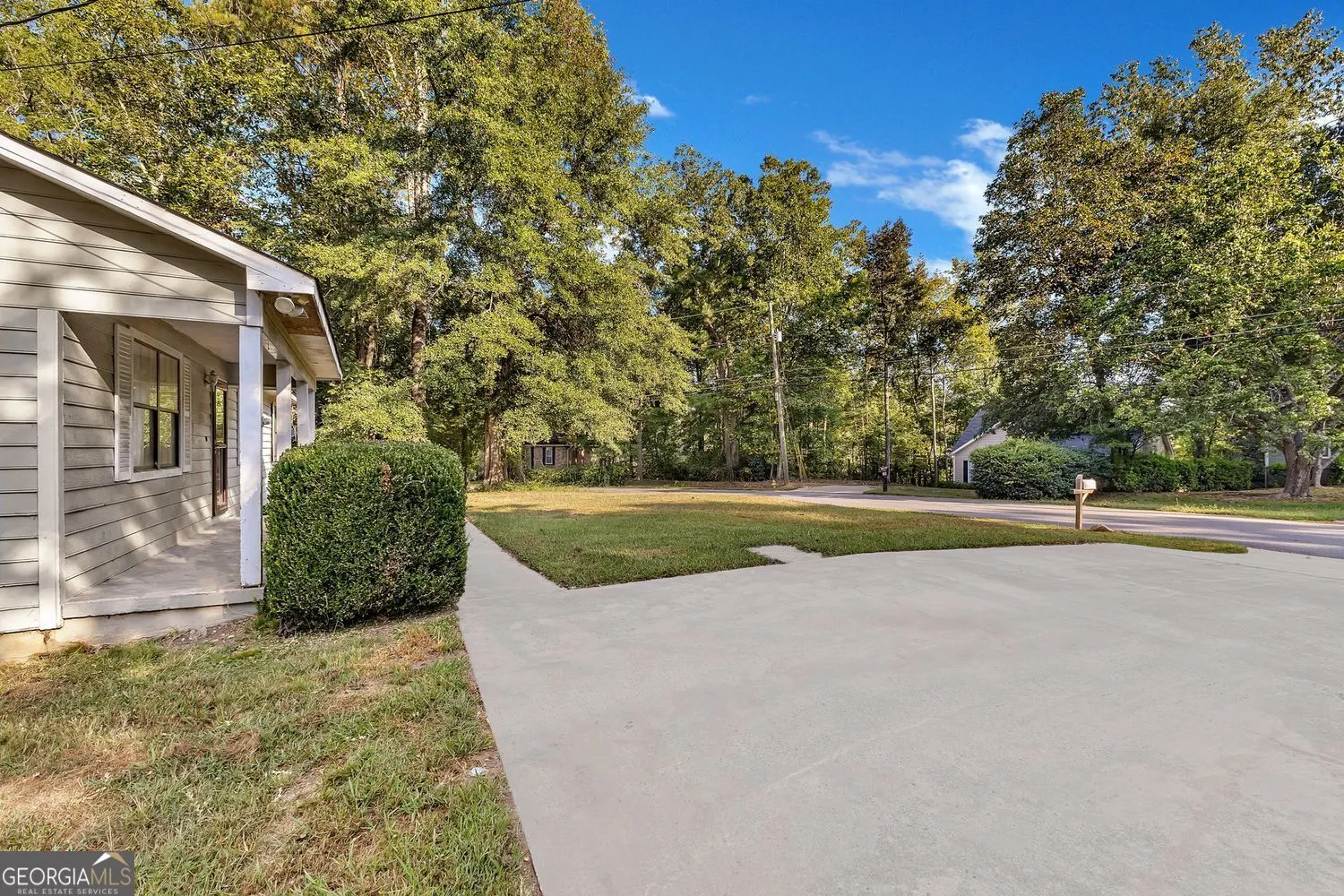 565 Lacebark Drive