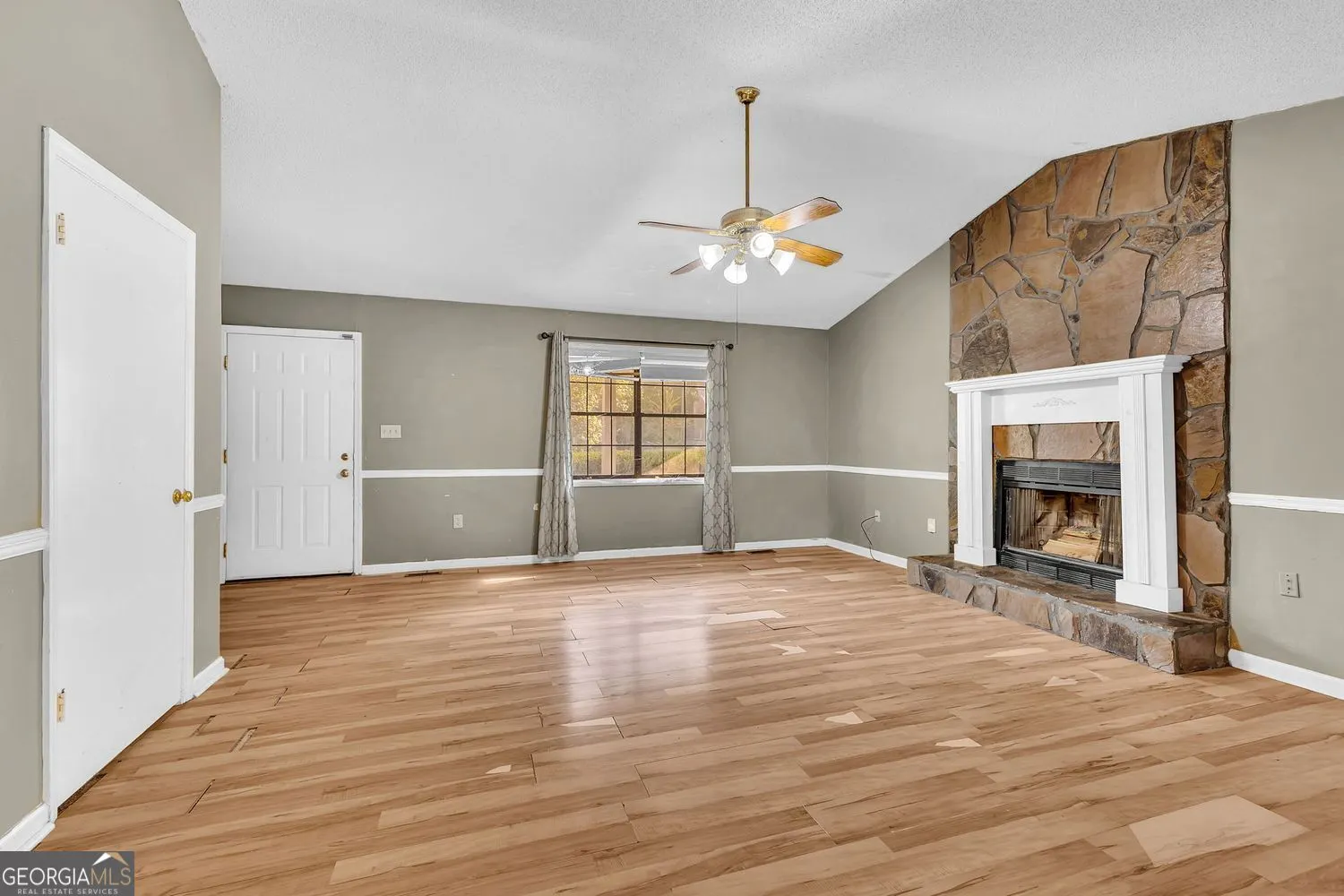 565 Lacebark Drive