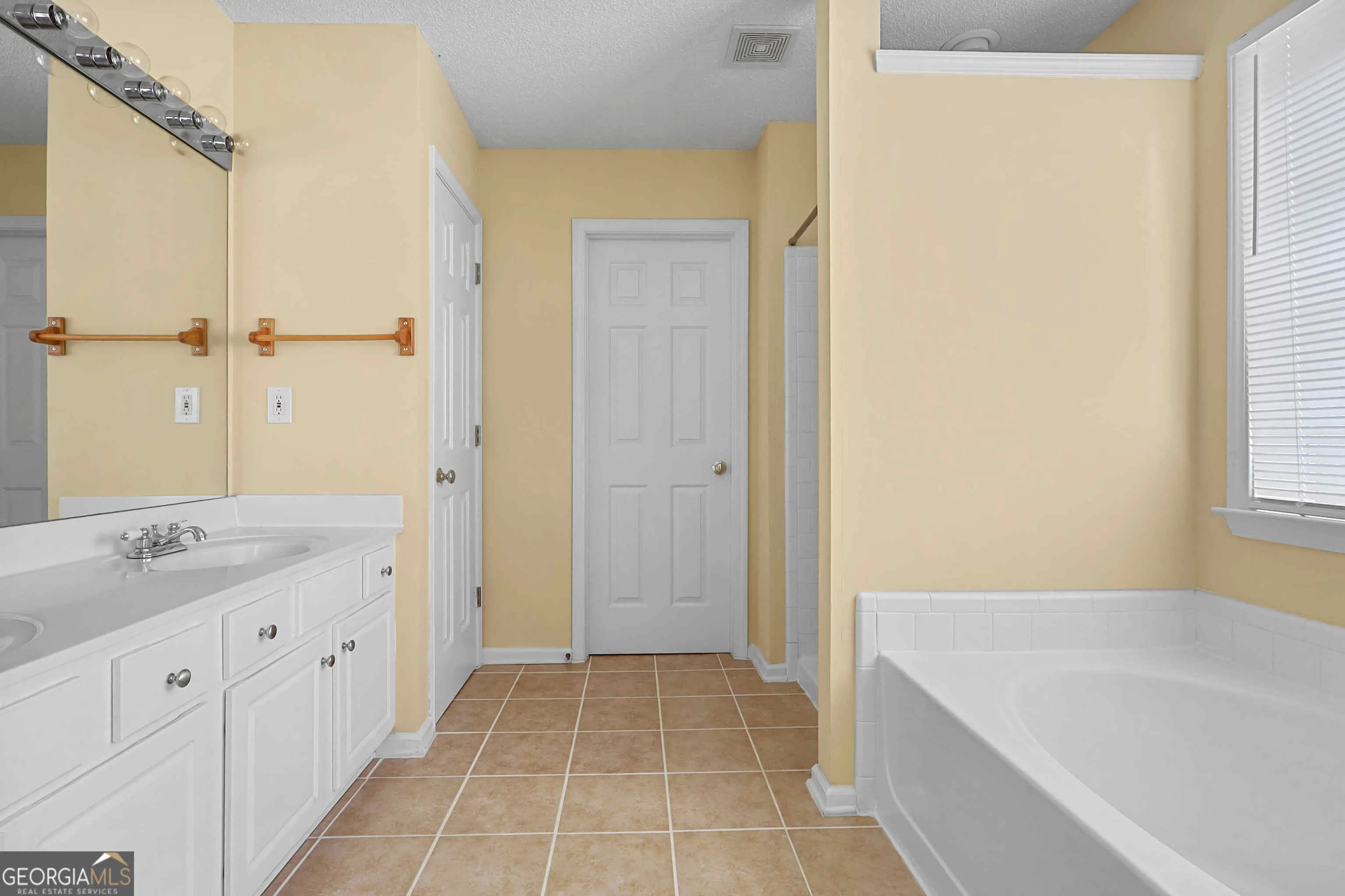 3592 Gainesway Trace