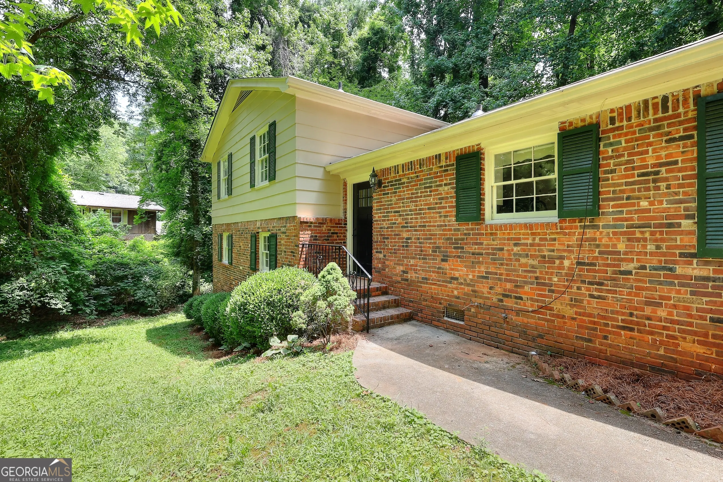 2802 Leisure Woods Lane
