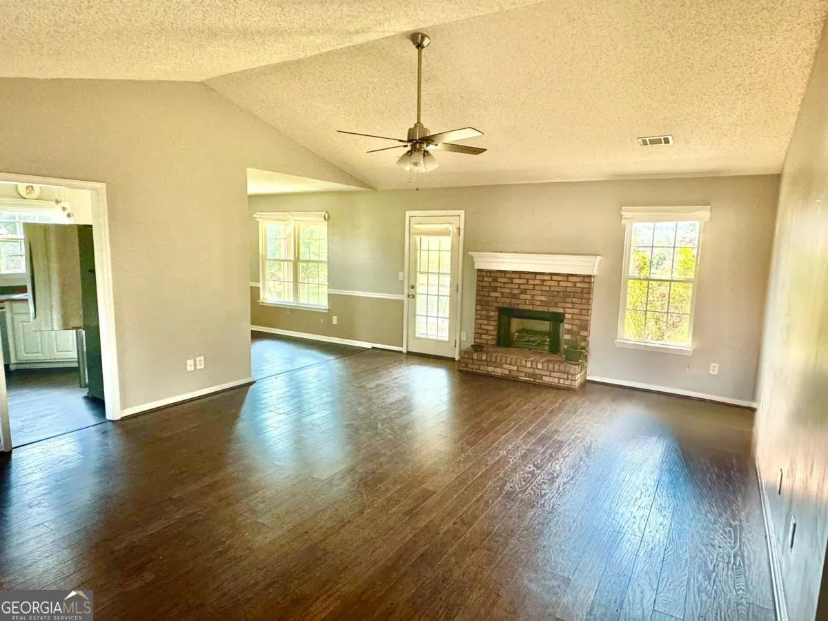 211 Lucas Way