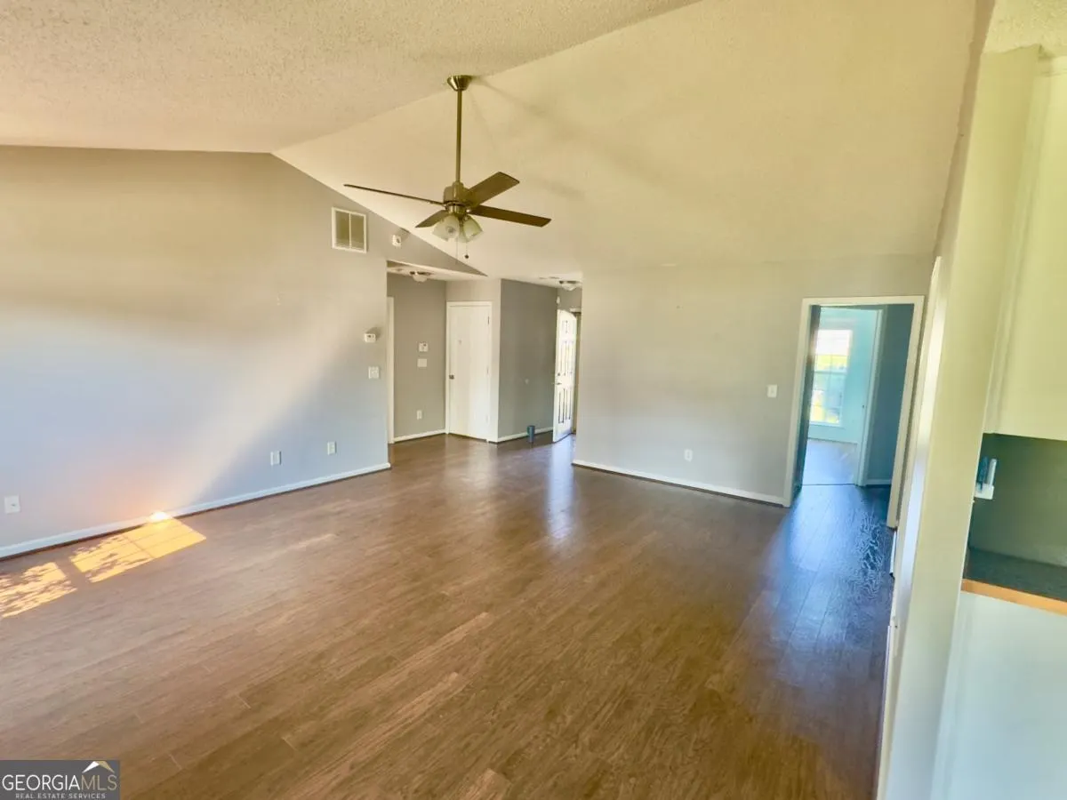 211 Lucas Way