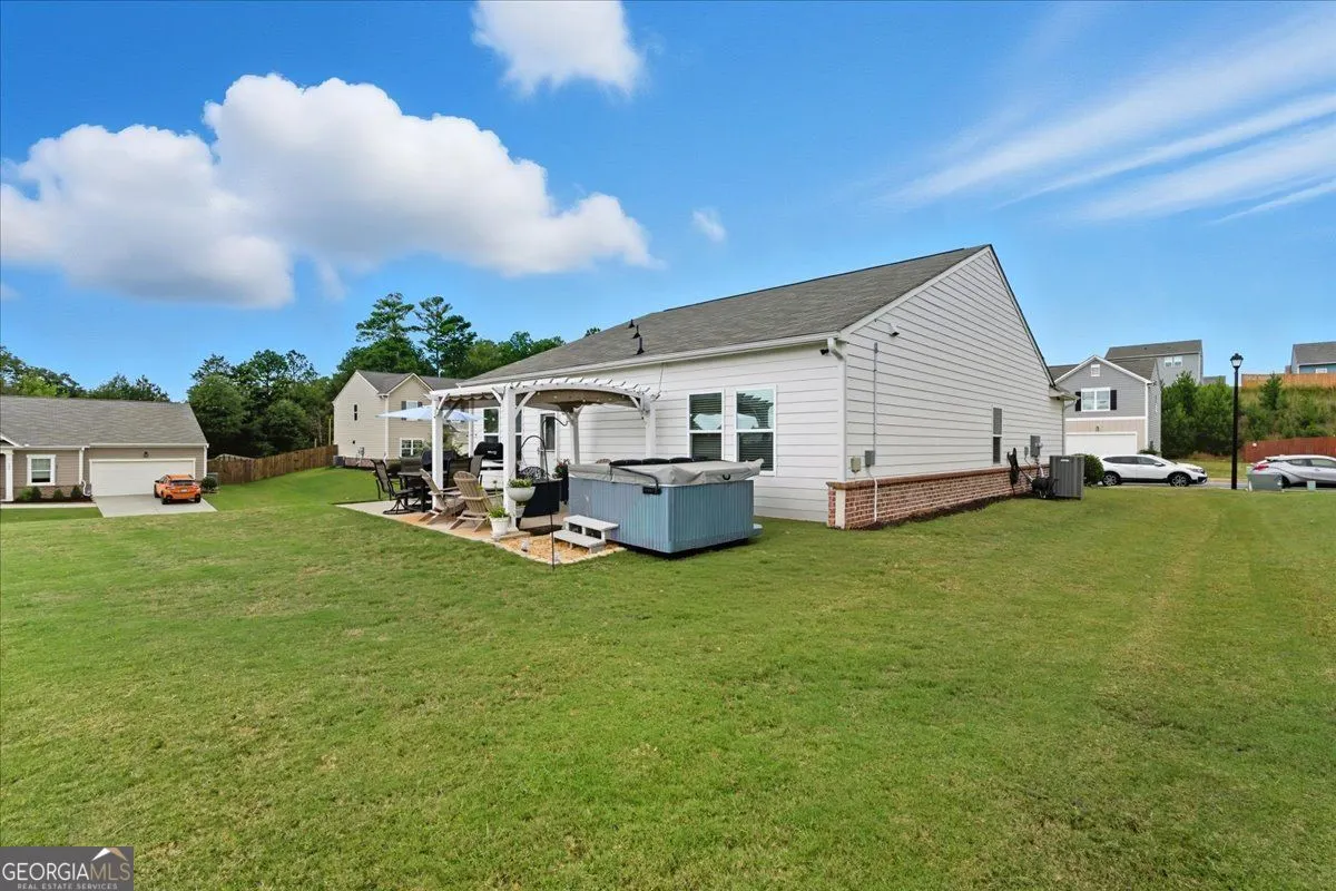300 Pescara Court NW