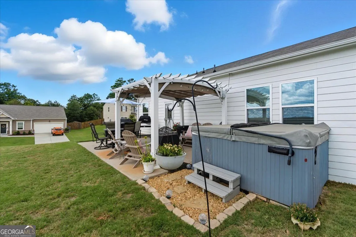 300 Pescara Court NW