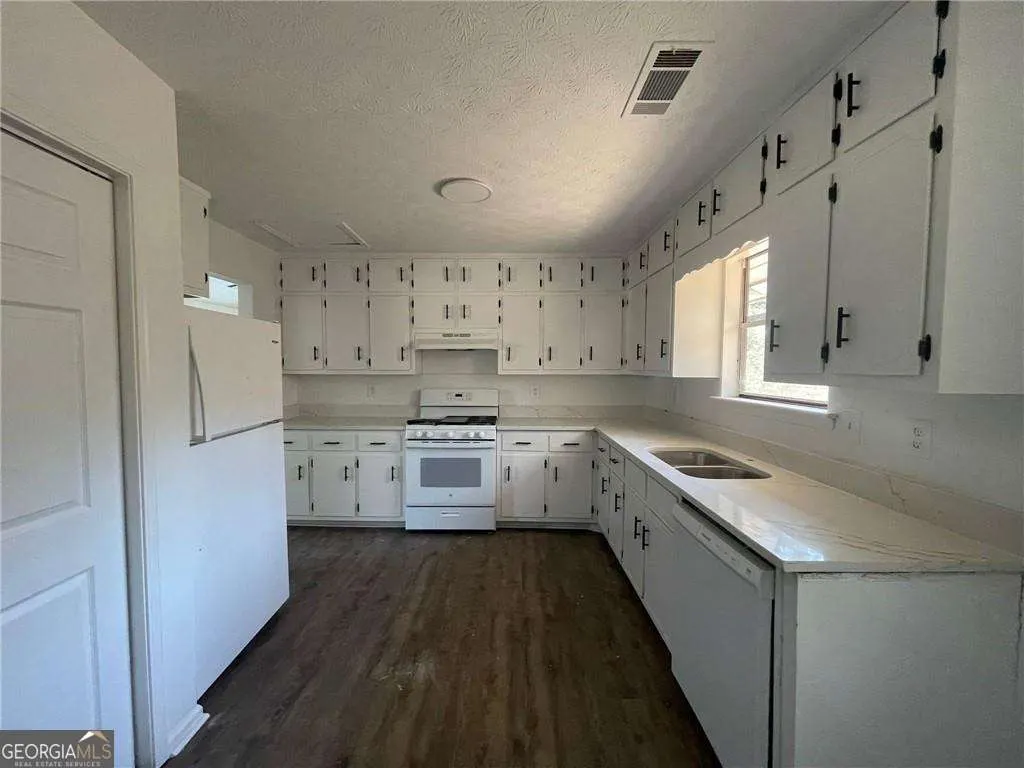 3417 Hollow Tree Drive