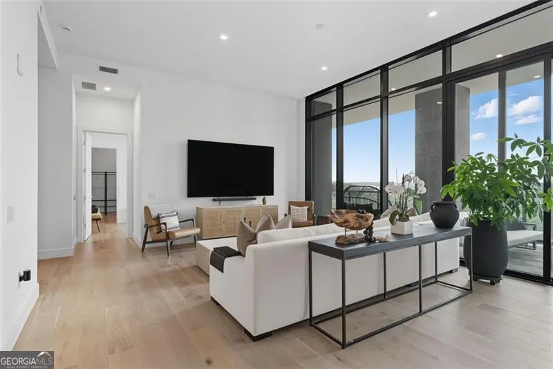 1504 2425 PEACHTREE Road, #1504