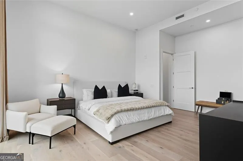 1504 2425 PEACHTREE Road, #1504