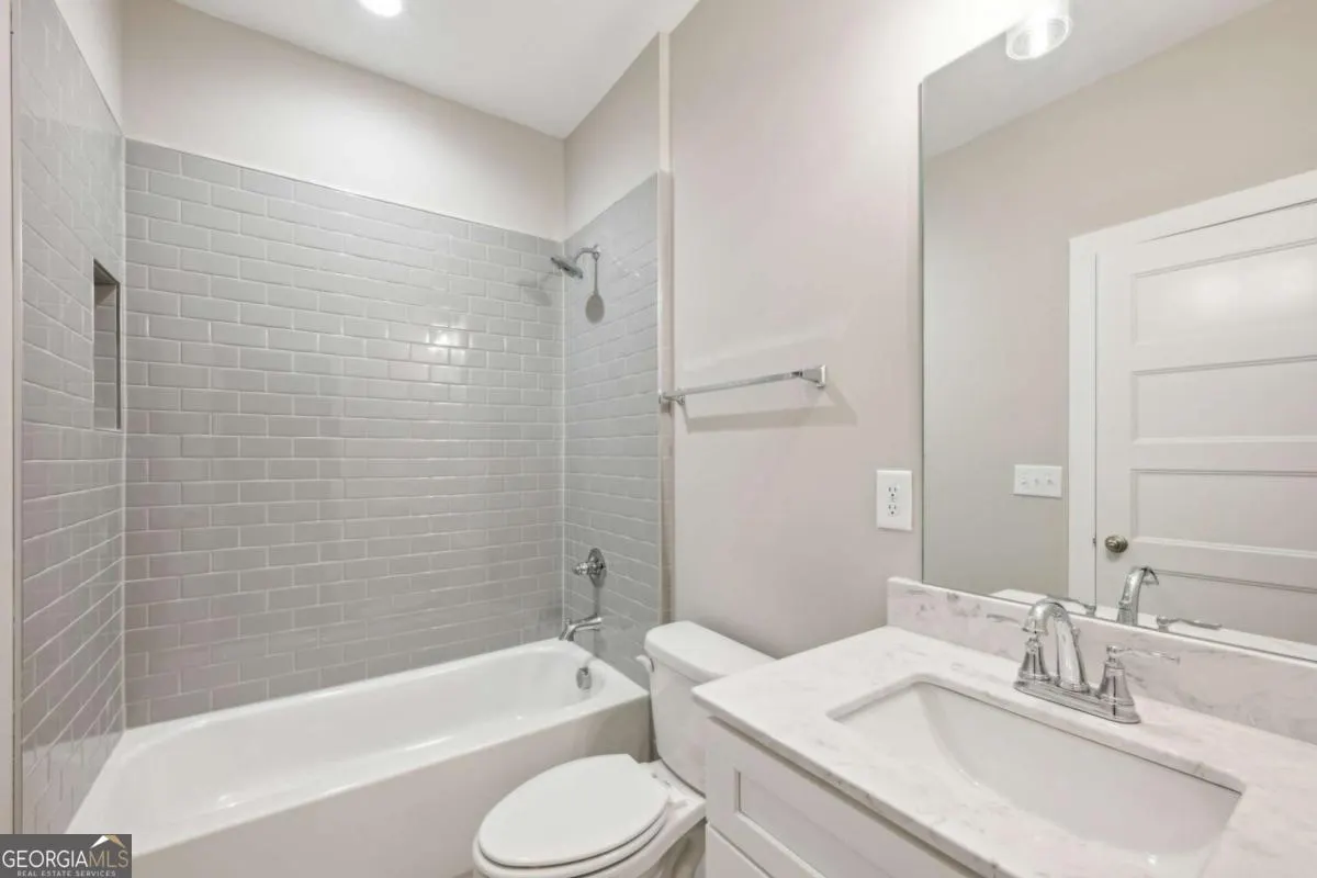 401 1095 Tucker Avenue, #401