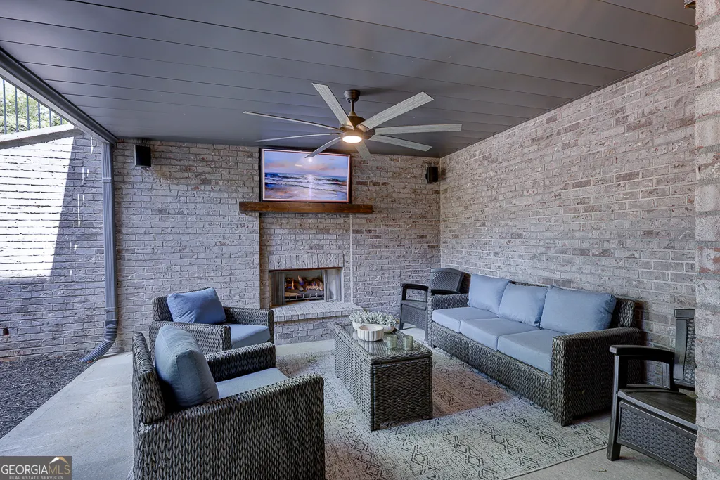 925 Sunny Meadows Lane