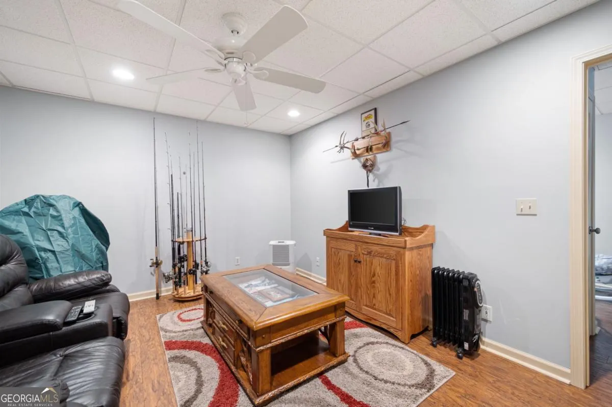 325 Harris Loop