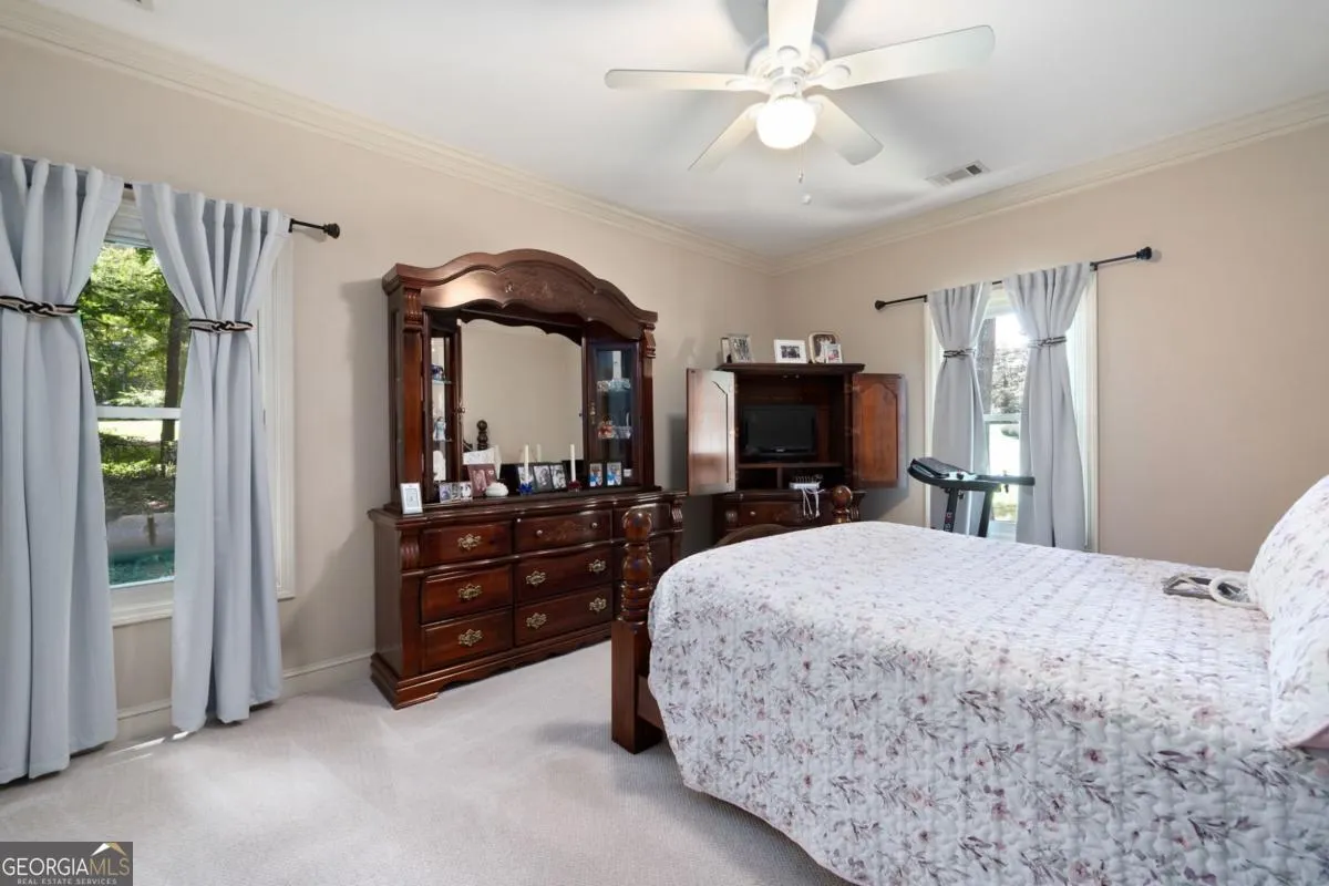325 Harris Loop