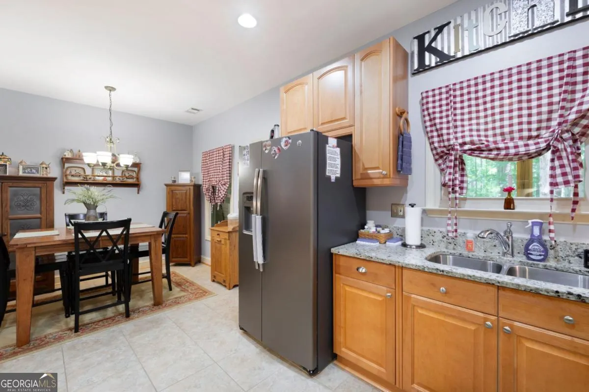 325 Harris Loop