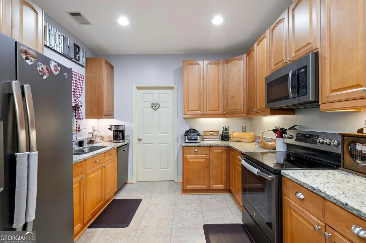 325 Harris Loop