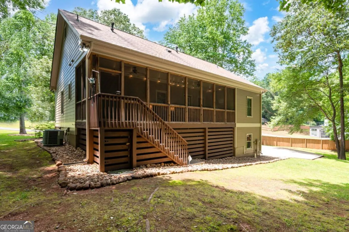 325 Harris Loop