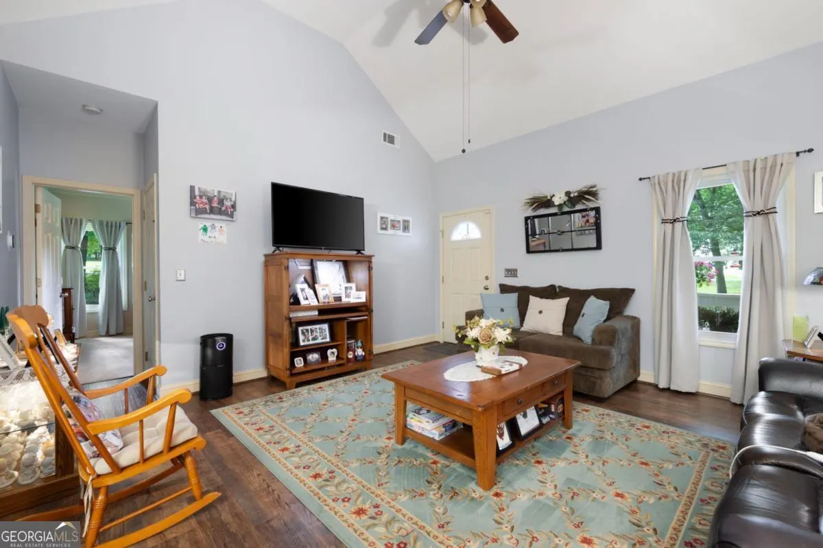 325 Harris Loop