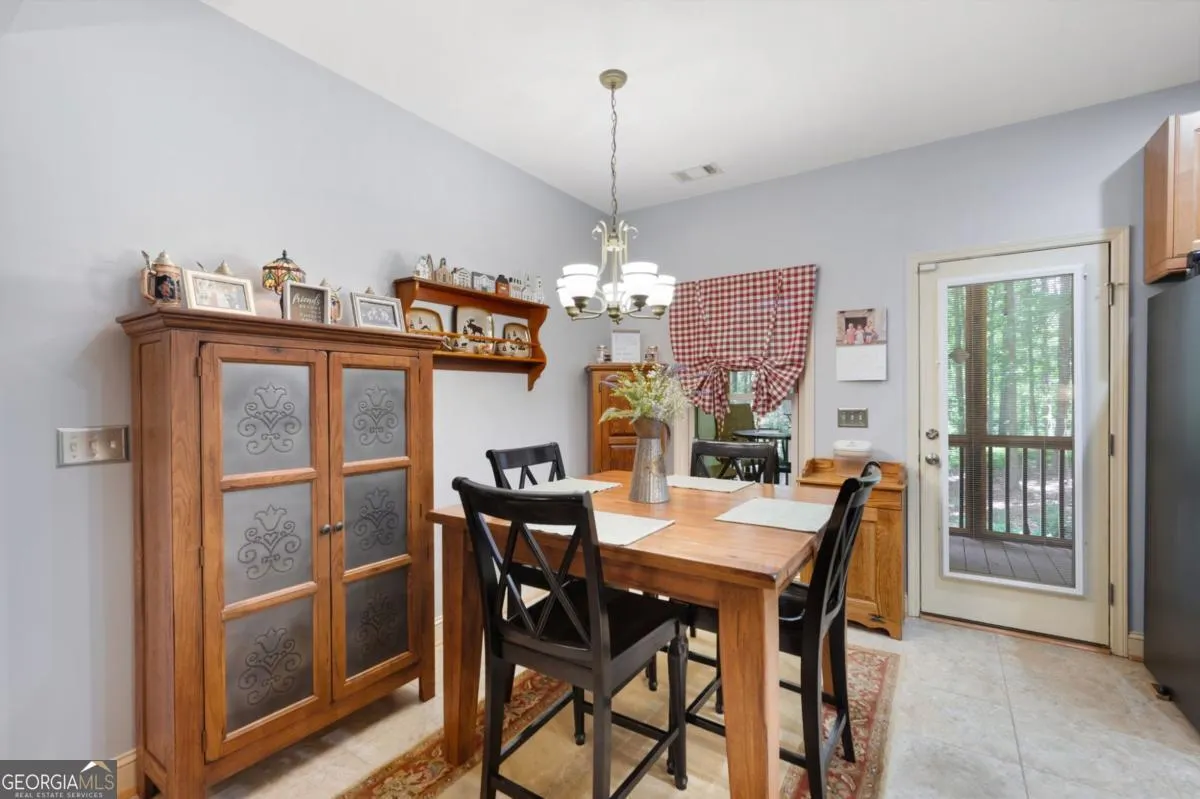 325 Harris Loop