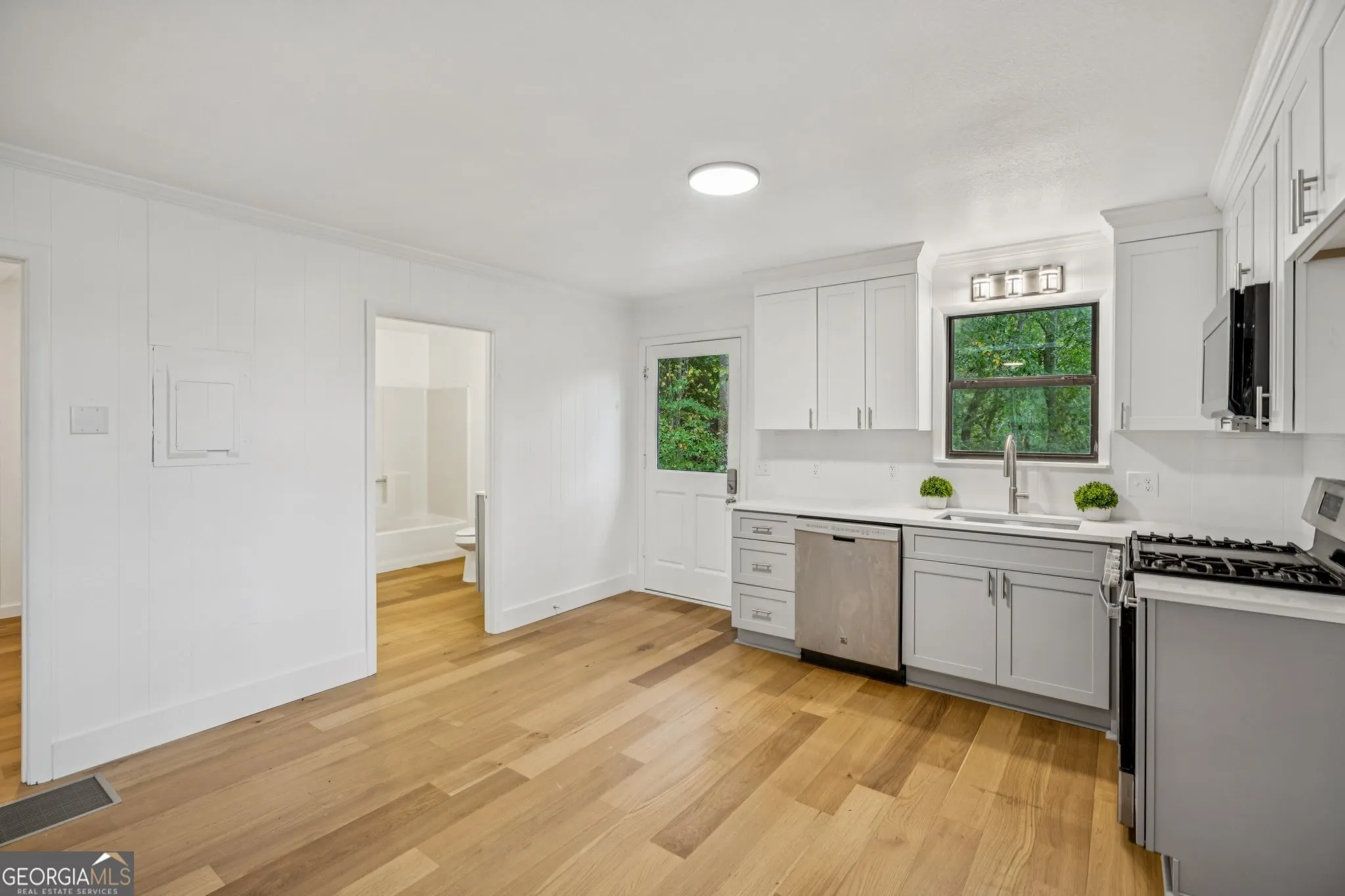 4113 White Oak Drive