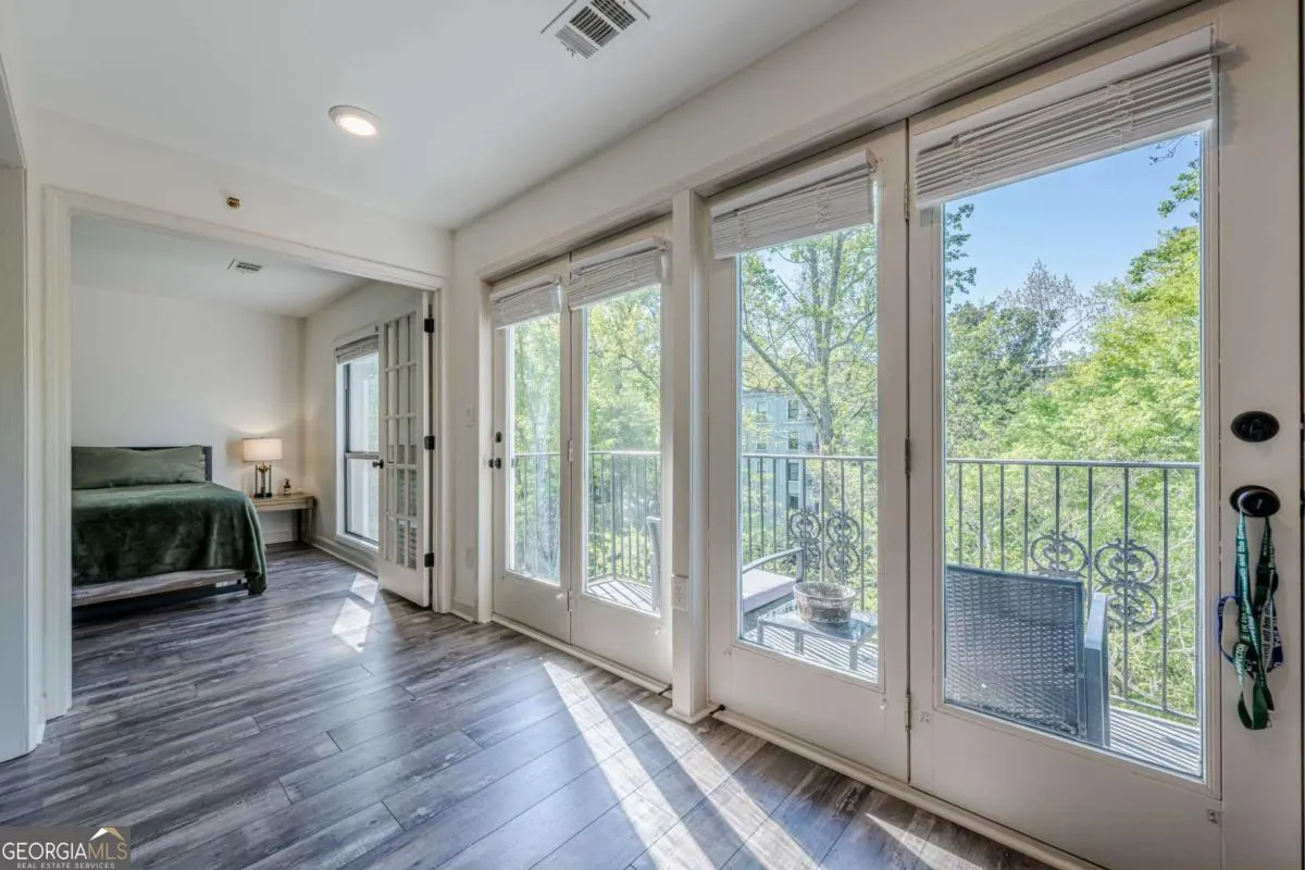 32 3203 Lenox Road NE, #32