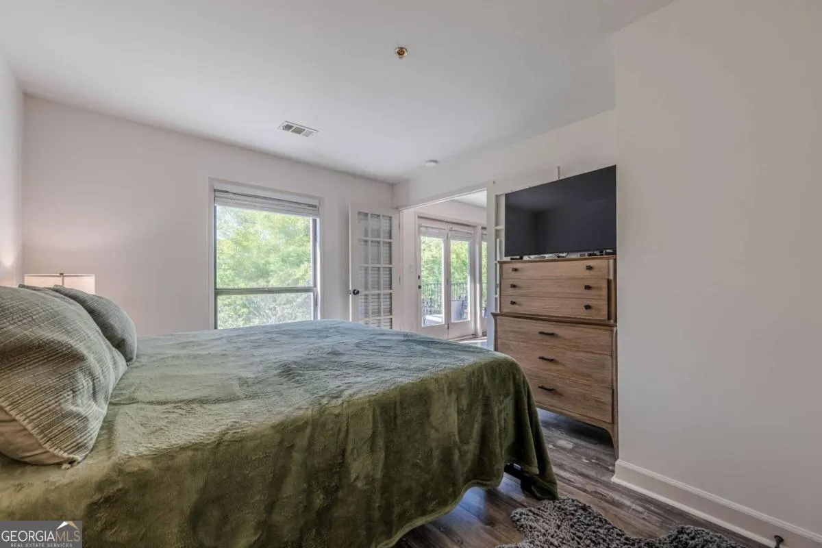 32 3203 Lenox Road NE, #32