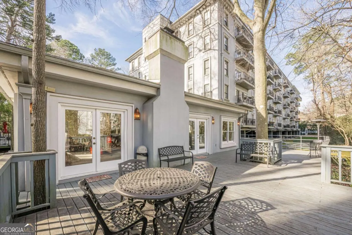 32 3203 Lenox Road NE, #32