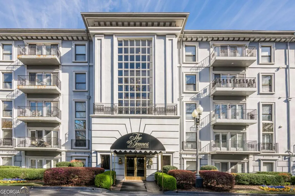 32 3203 Lenox Road NE, #32